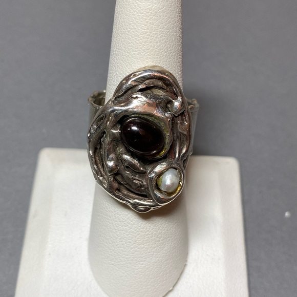 Vintage brutalist red stone pearl sterling silver ring size 8